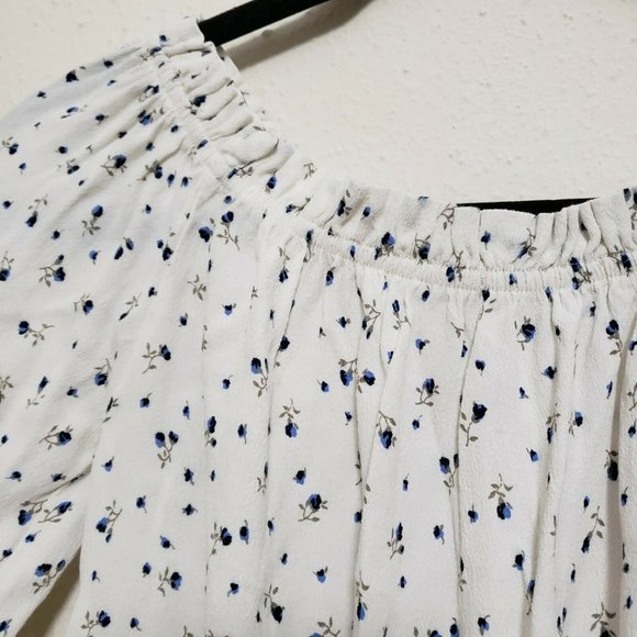 Brandy Melville Flower Top - Picture 3 of 3